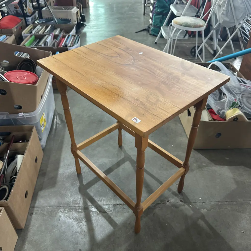 Rimu hall table Image 1++