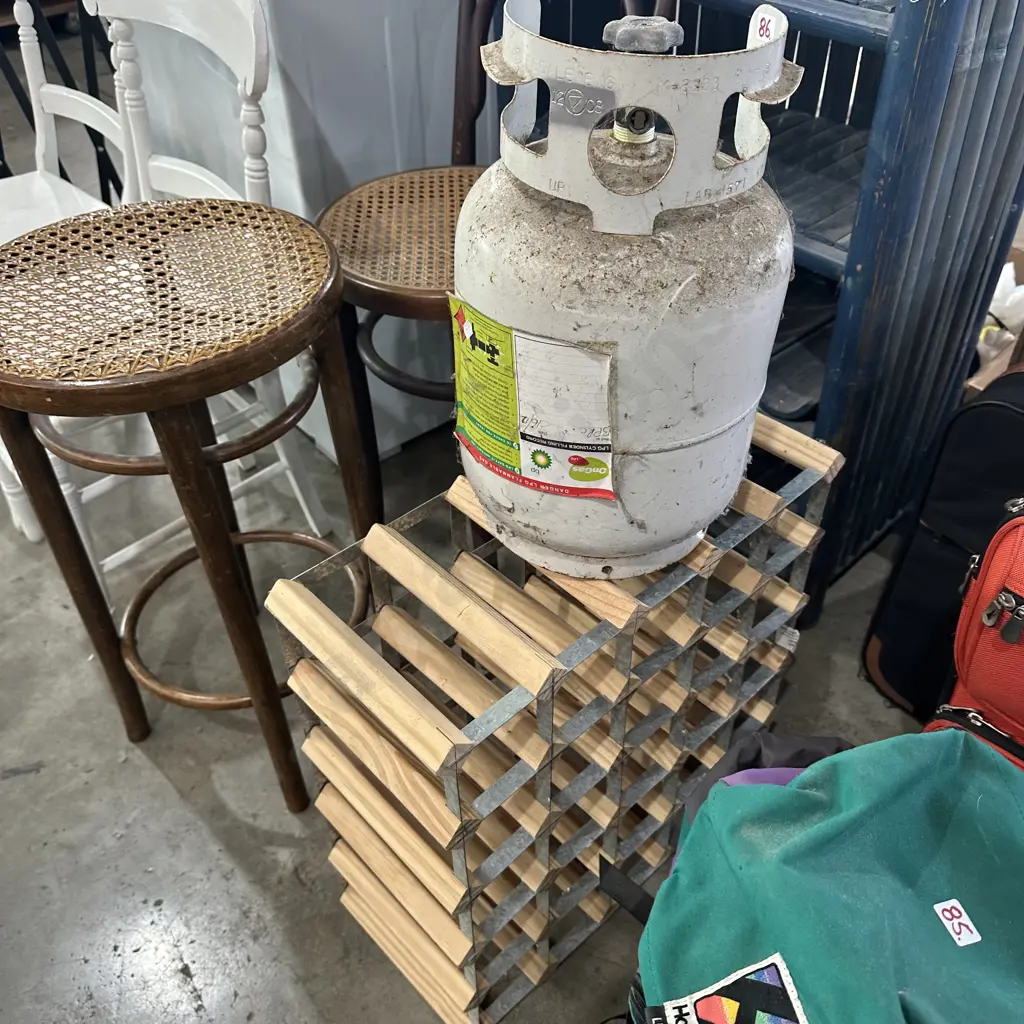 Gas bottle and wine rack Image 1++