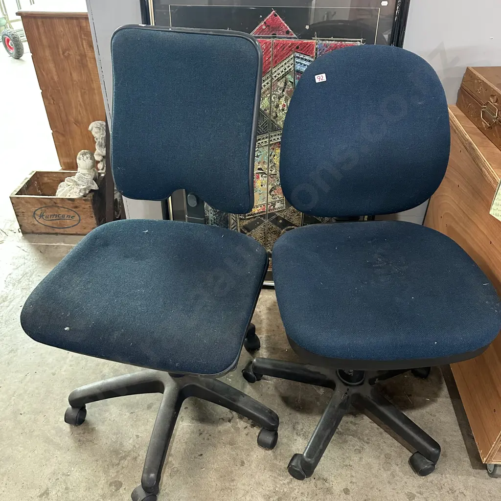 2 x office chairs Image 1++