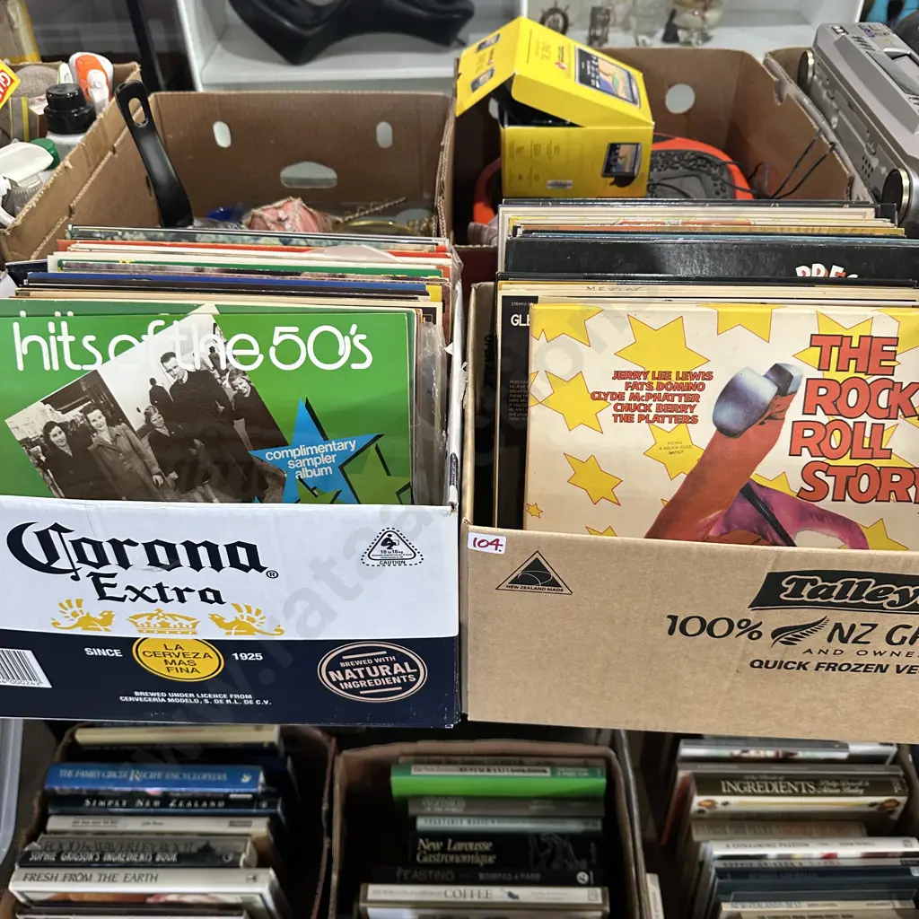 2 boxes LPs Image 1++