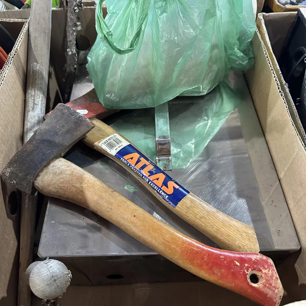 Smoker and 2 hatchets etc Image 1++