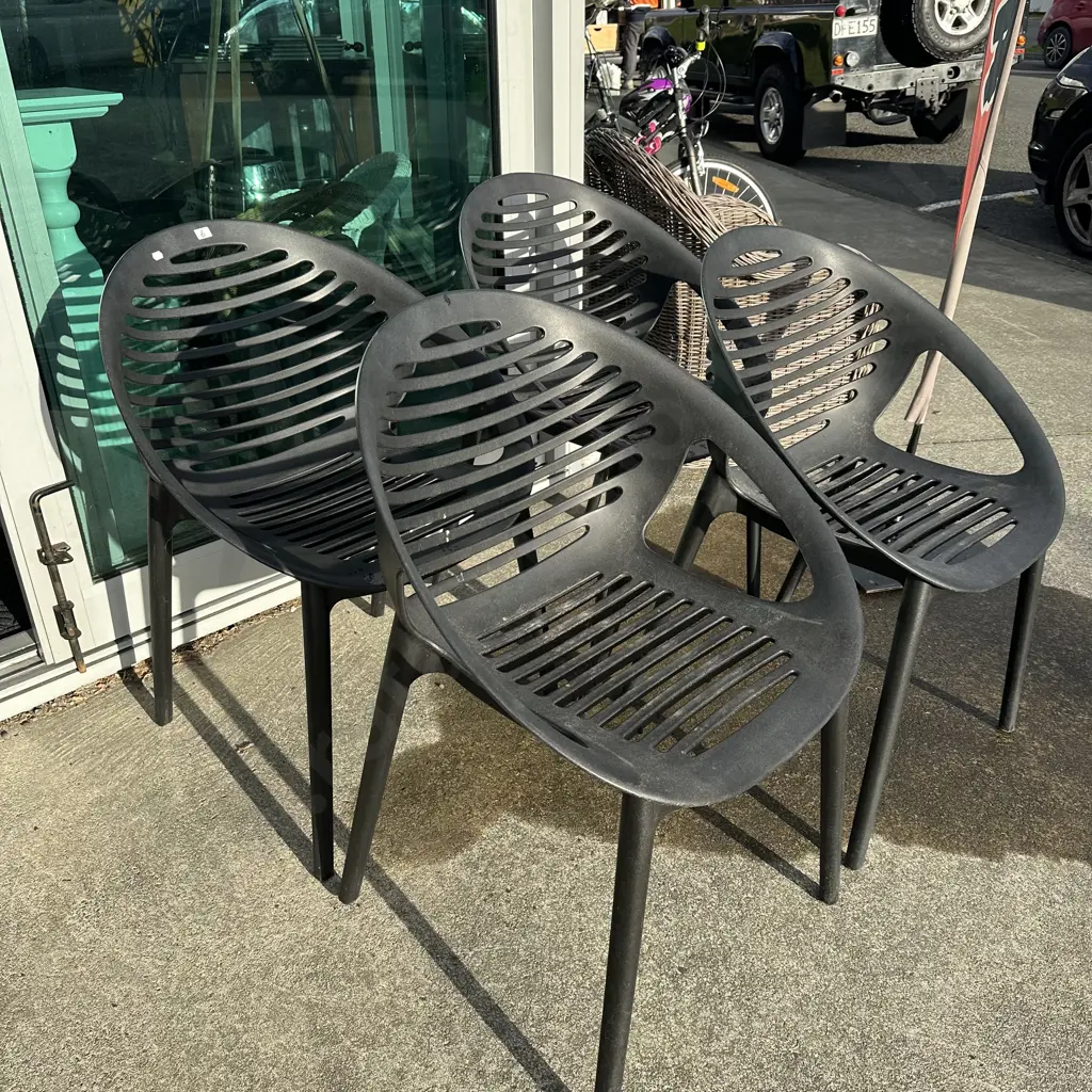 4 designer outside plastic chairs Image 1++