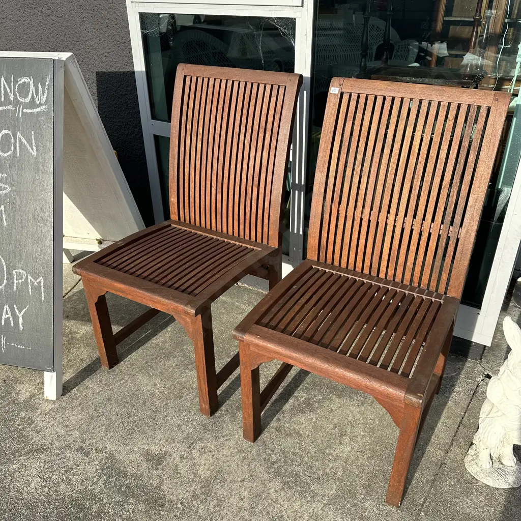 Pair outside chairs Image 1++