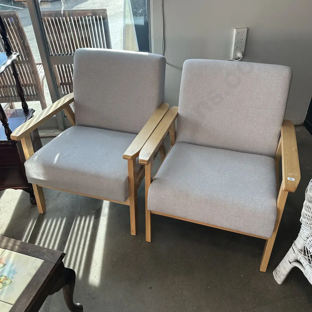 Pair arm chairs Image 1++