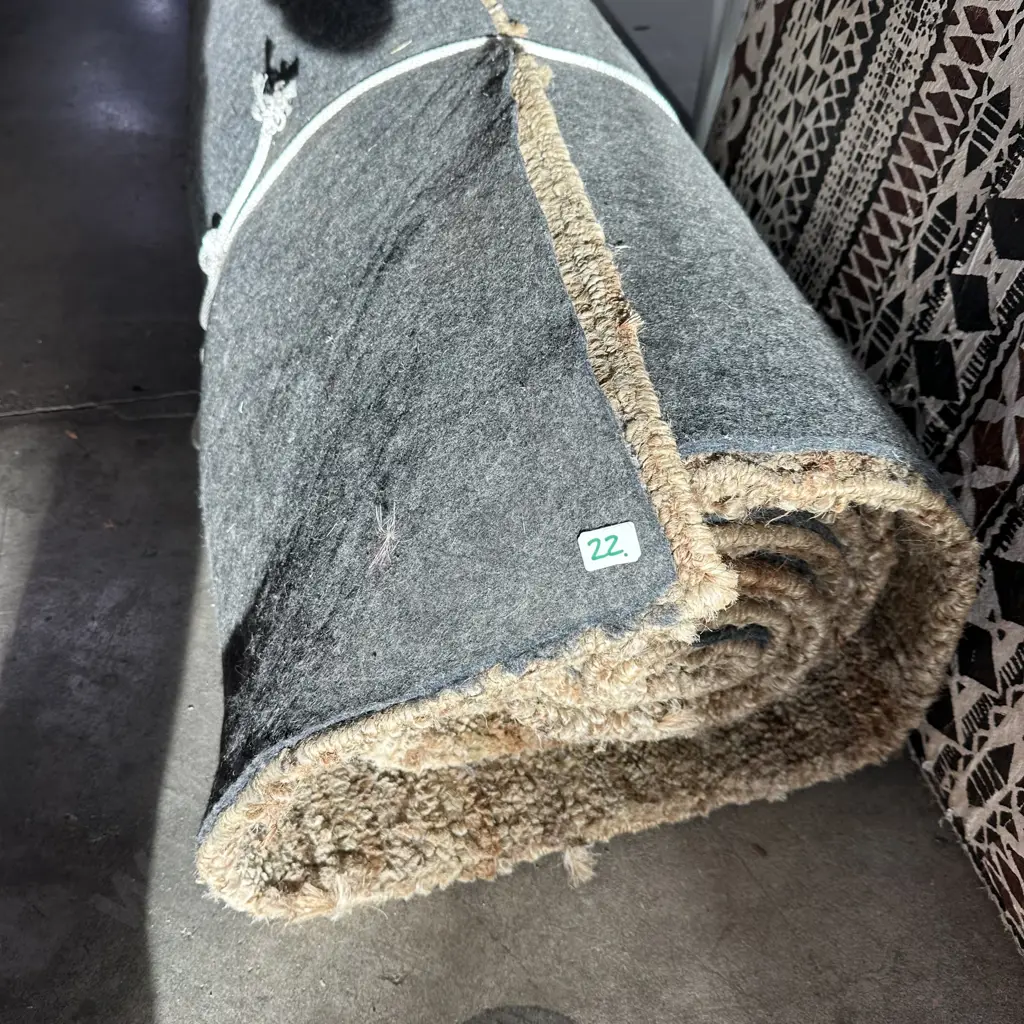 Large Sisal rug 4.4m x 4.8m excellent condition, felted underneath Image 1++