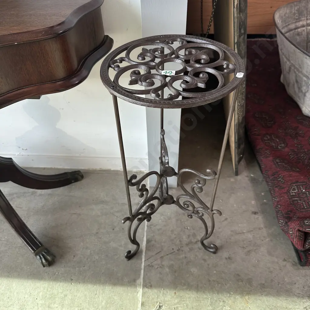 Cast iron plant stand Image 1++