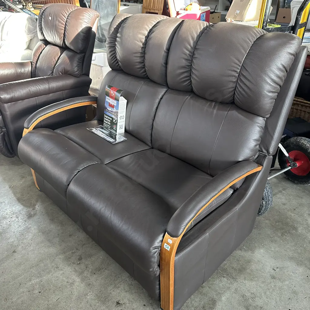 Leather two seater and leather care kit Image 1++