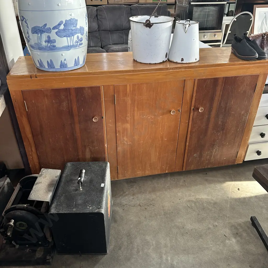 Rimu cupboards with key Image 1++