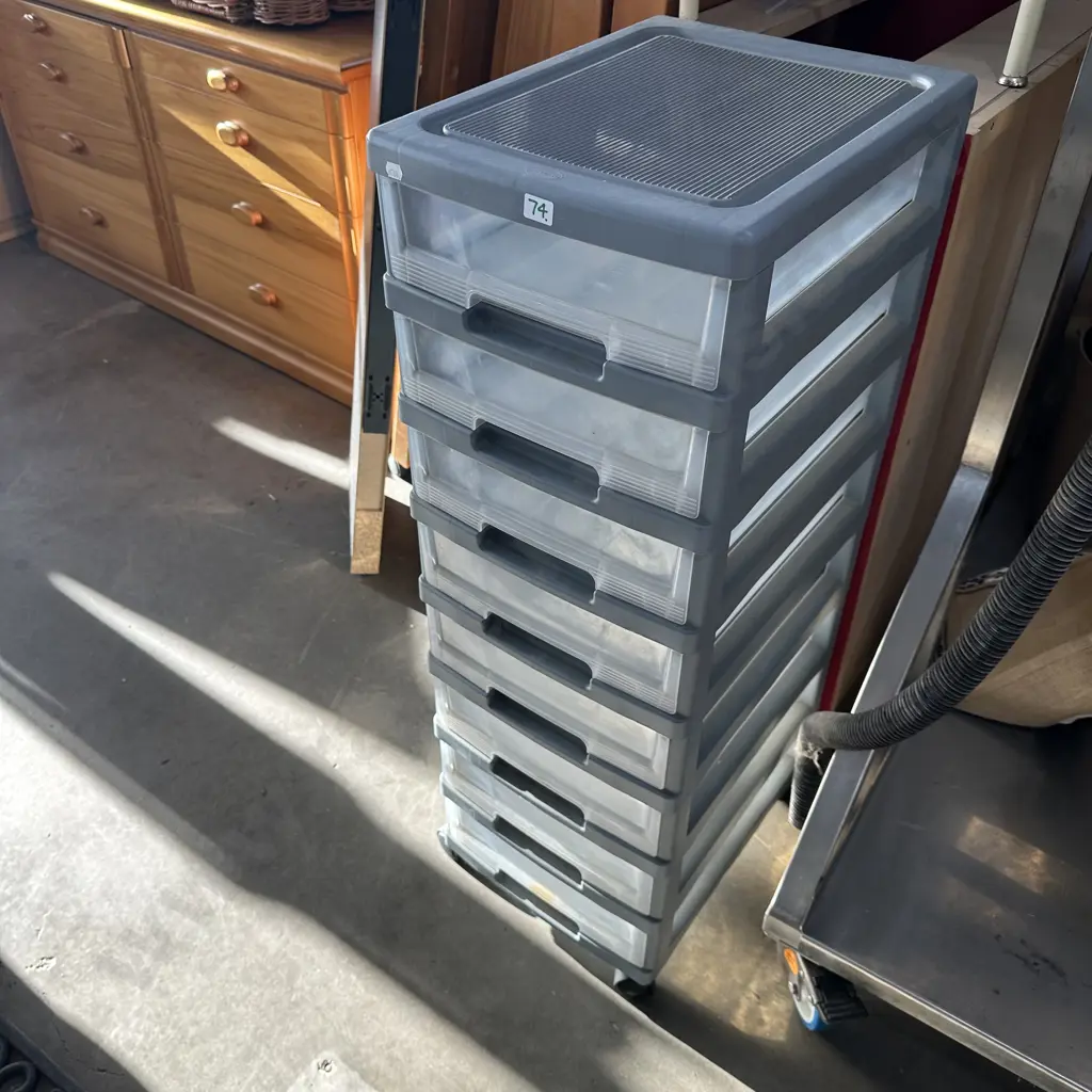 8 drawer rolling plastic Image 1++