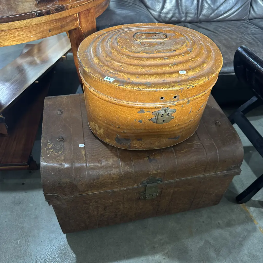 Hat box and trunk Image 1++
