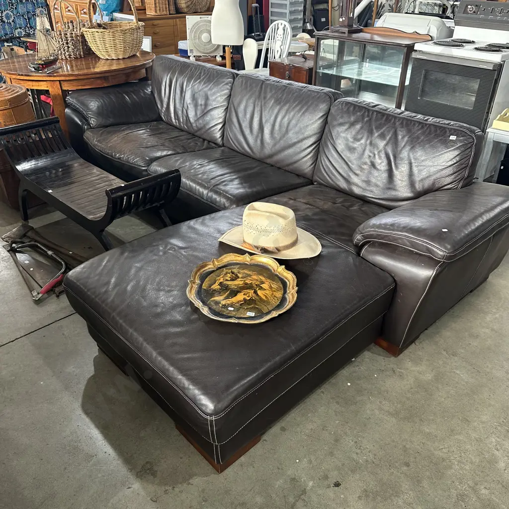 L-shaped couch Image 1++