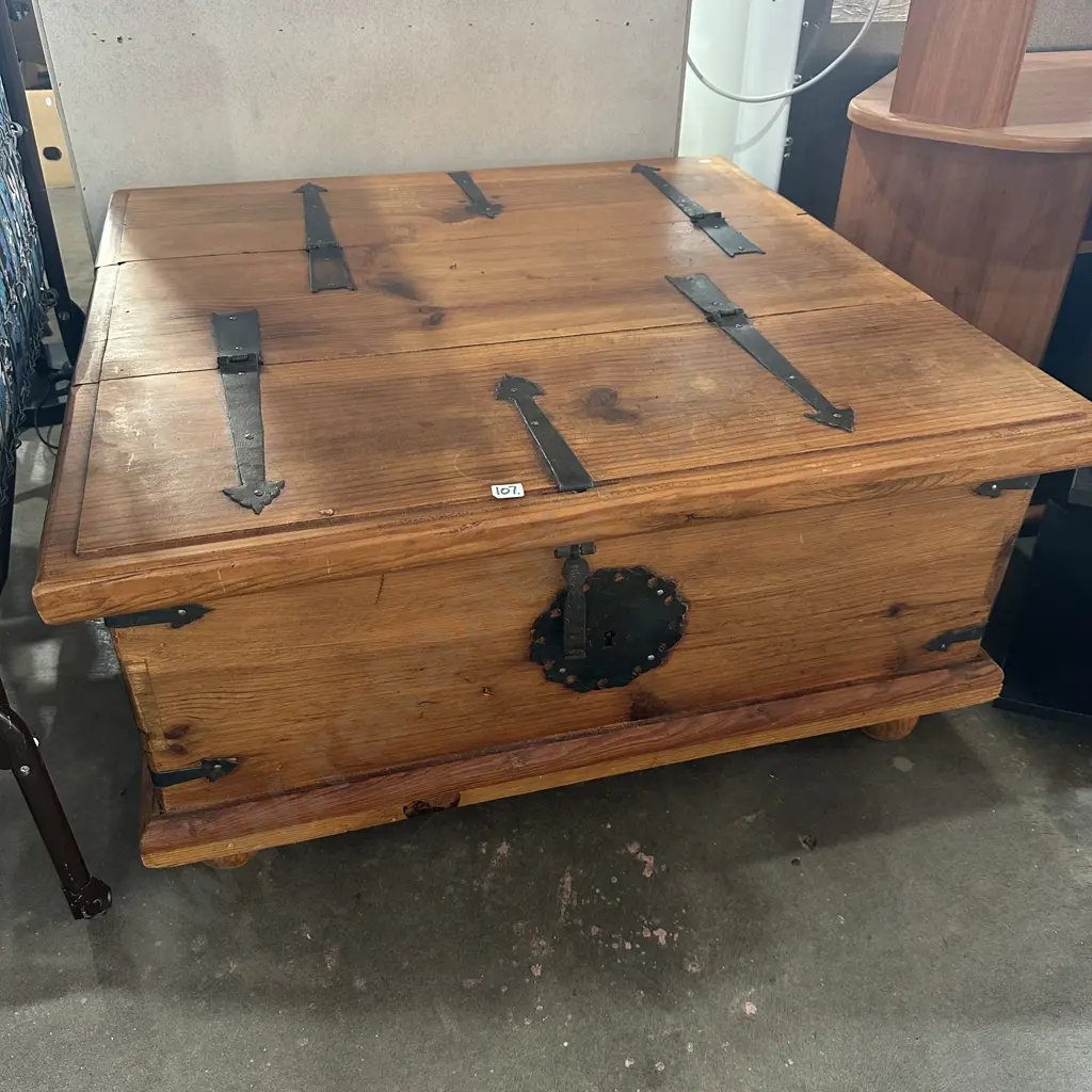 Storage box coffee table Image 1++