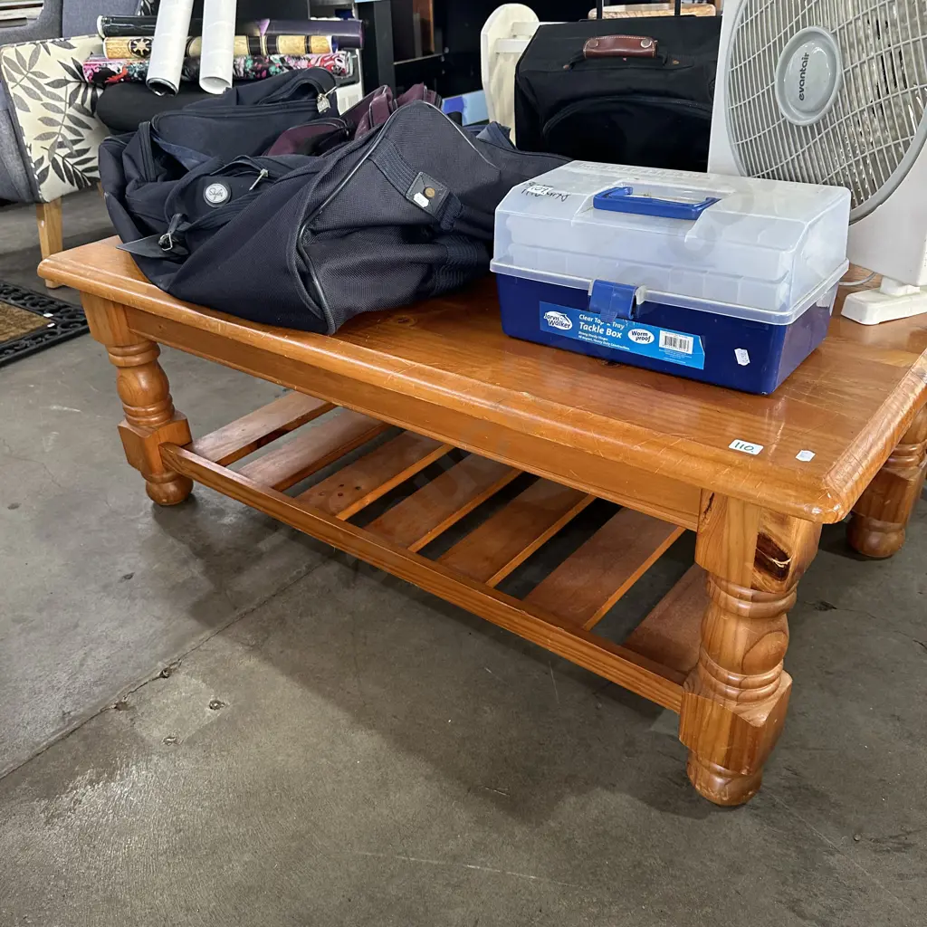 Pine coffee table Image 1++