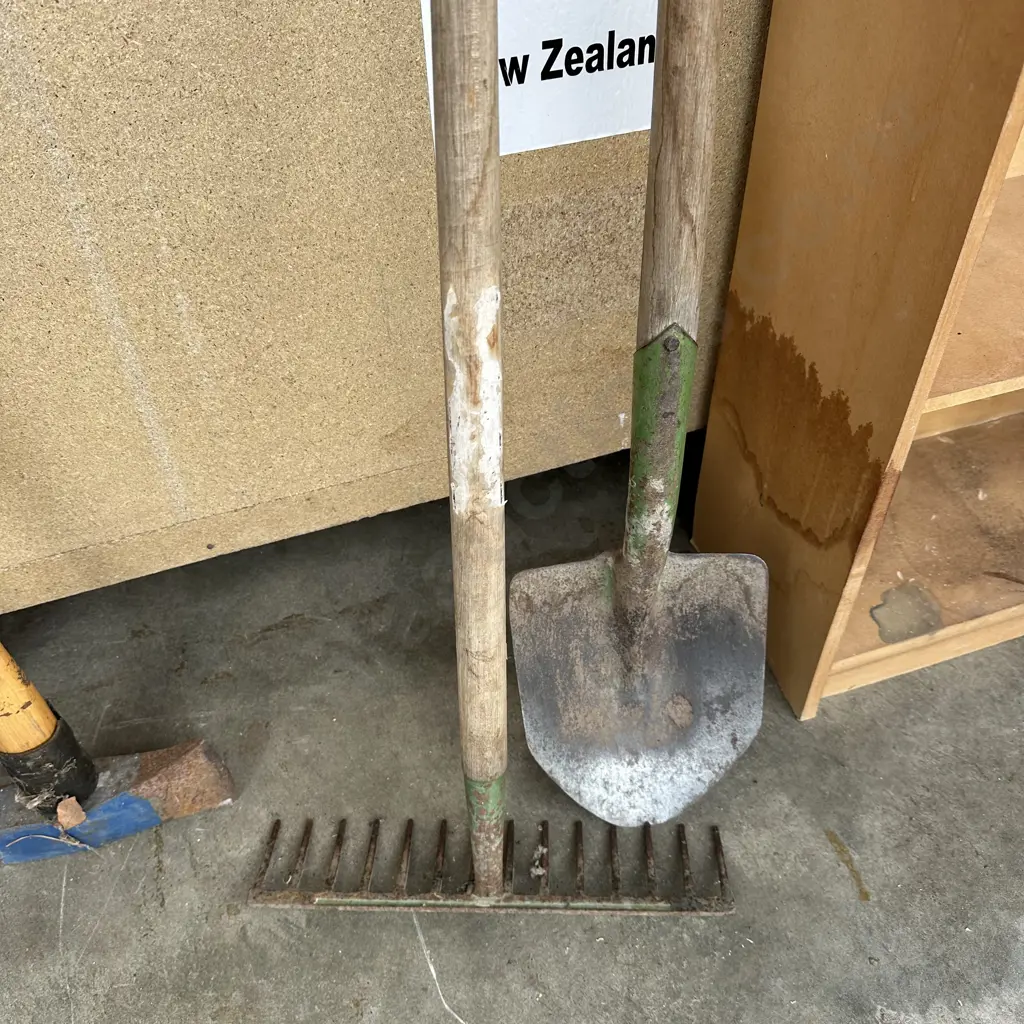 shovel and rake Image 1++