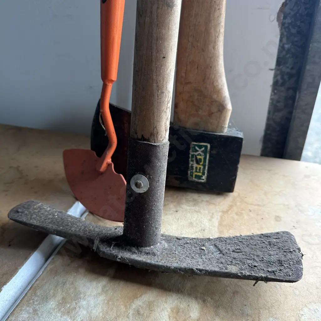 Grubber, axe, hoe Image 1++