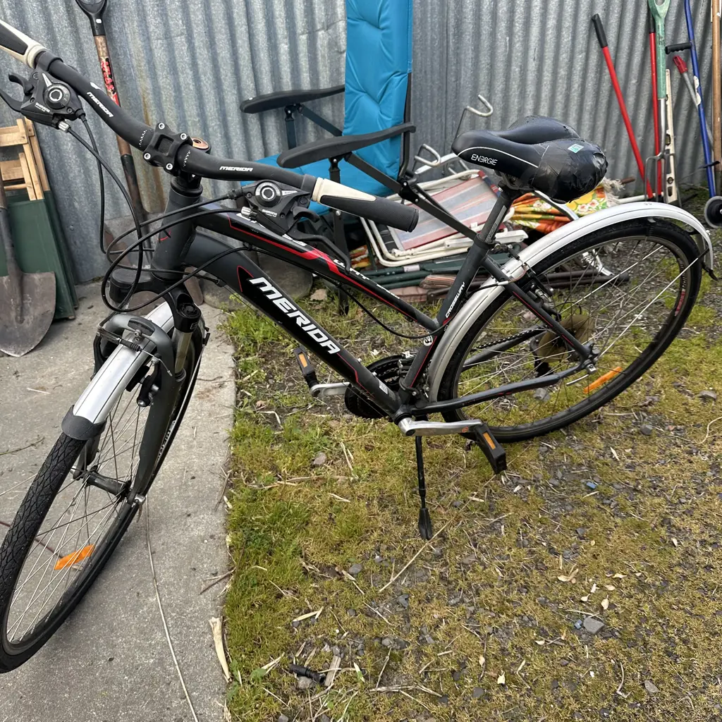 bike, needs new seat Image 1++