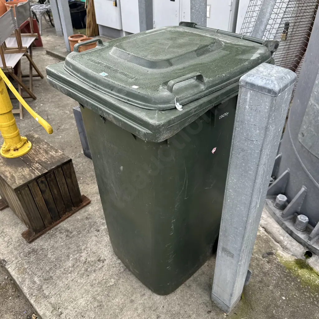 Full size wheely bin Image 1++