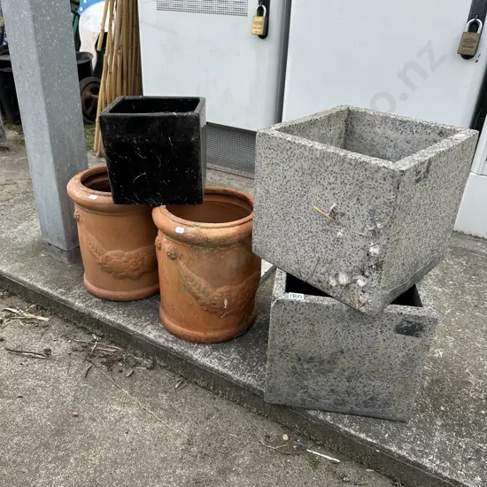 5 pots