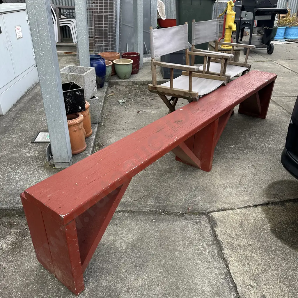Large wooden bench seat and 2 folding chairs Image 1++