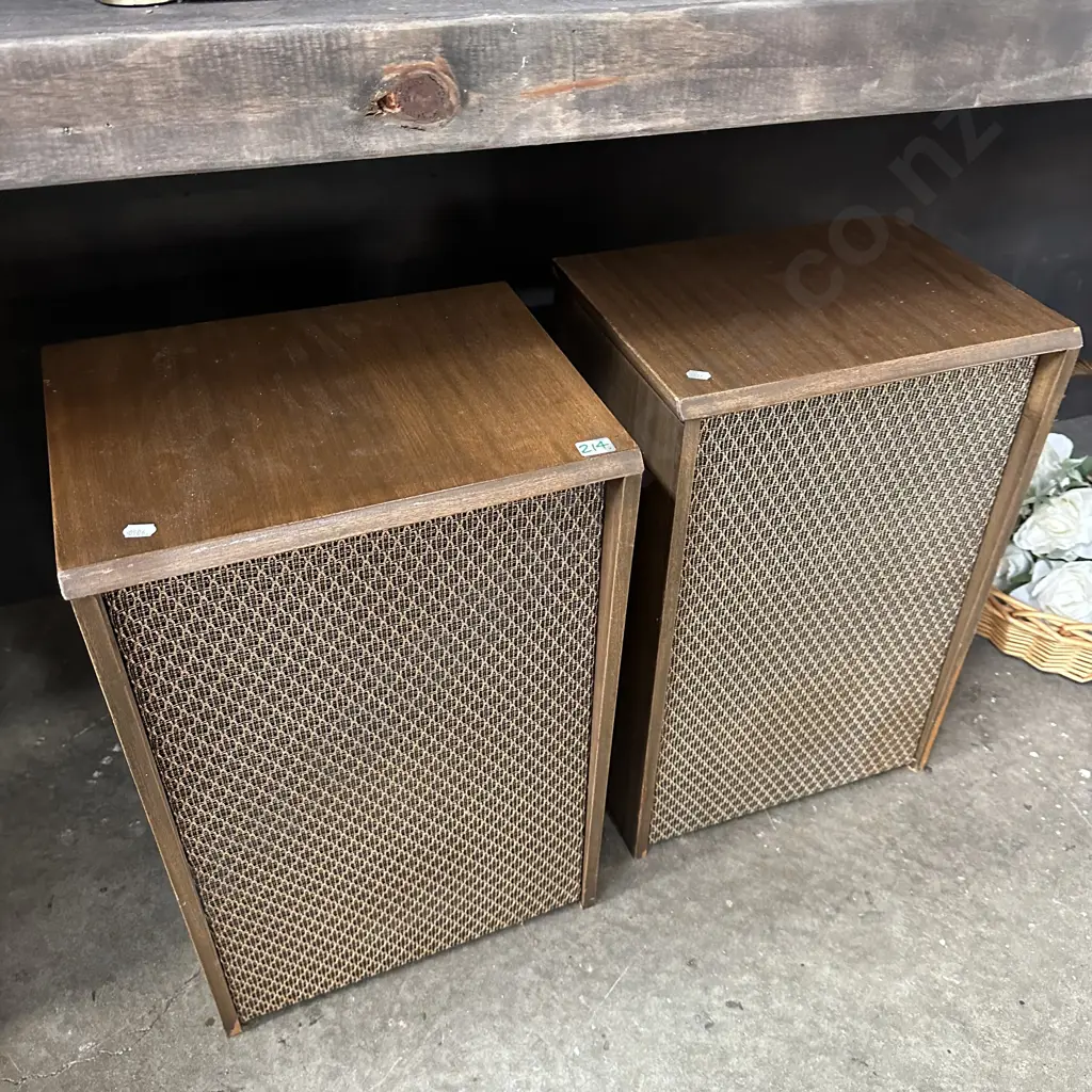 Pr of vintage speakers Image 1++