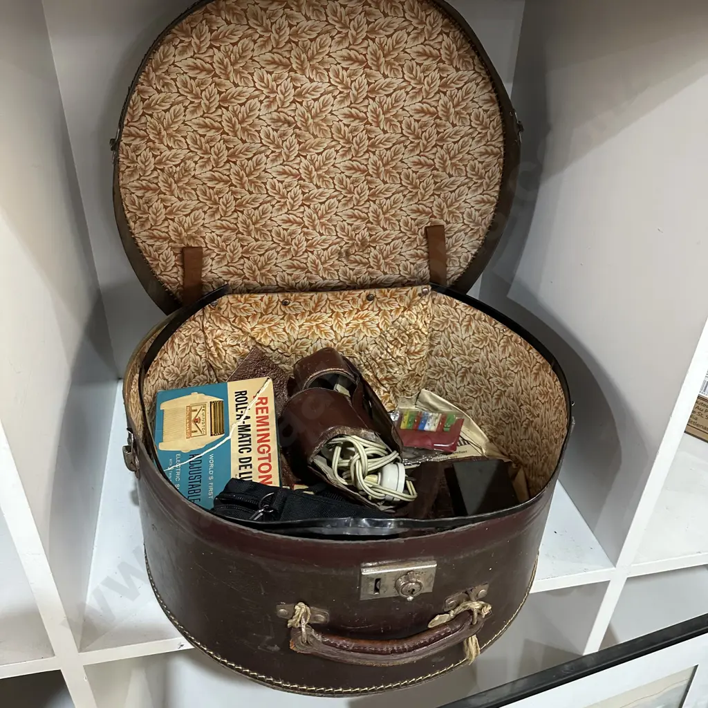 Hat box and collectables Image 1++