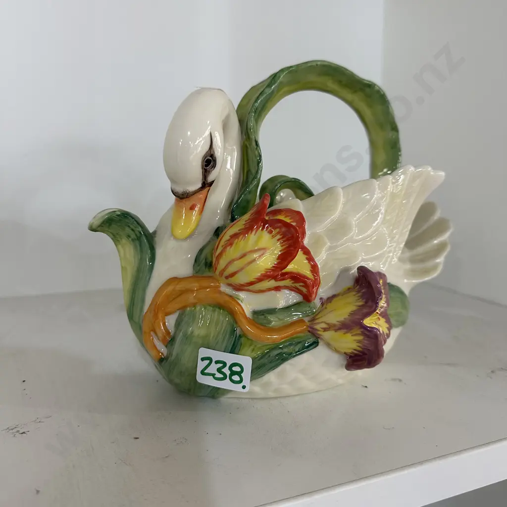 swan teapot Image 1++