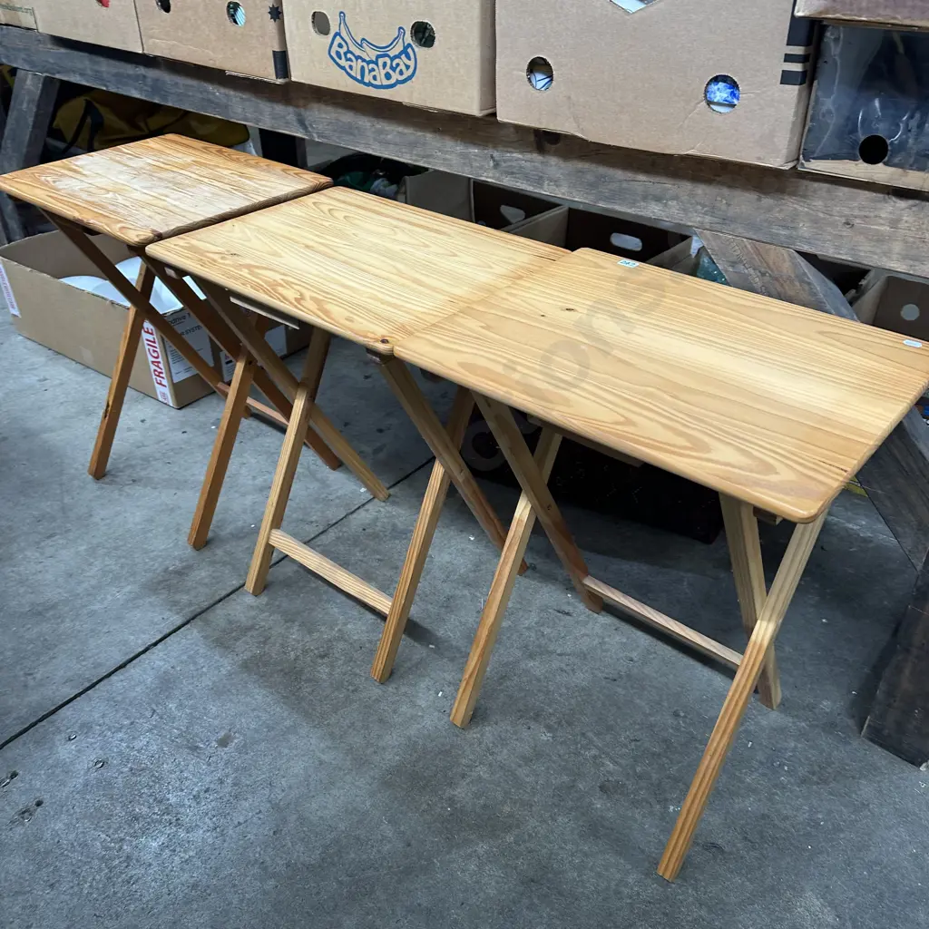3 folding Pine tables Image 1++