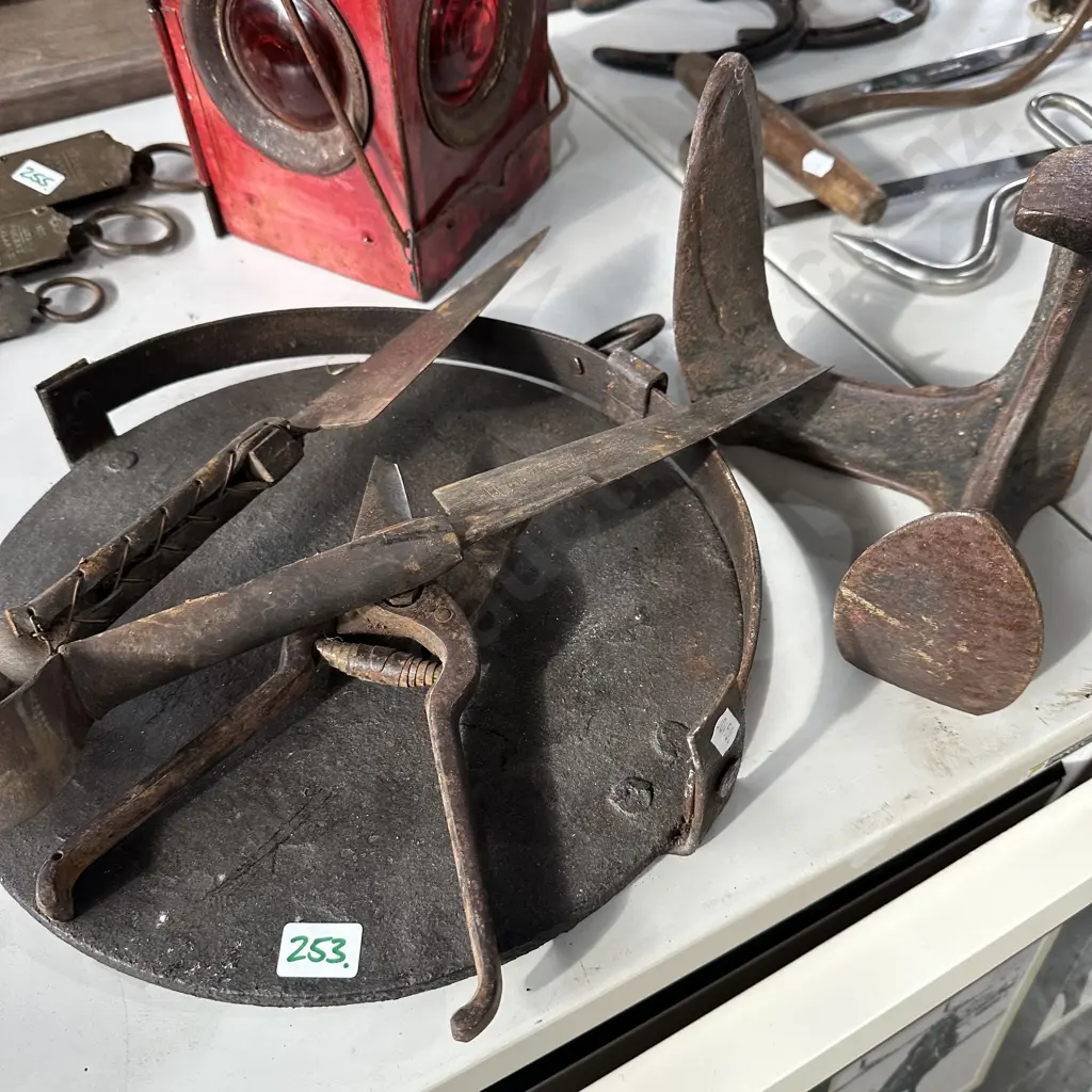 girdle, shoe last etc Image 1++