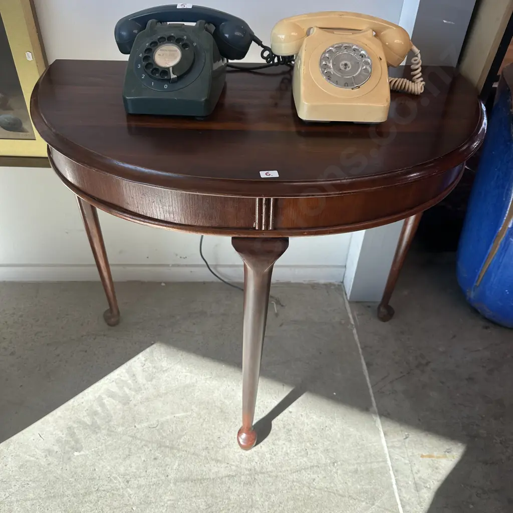 Half round hall table Image 1++