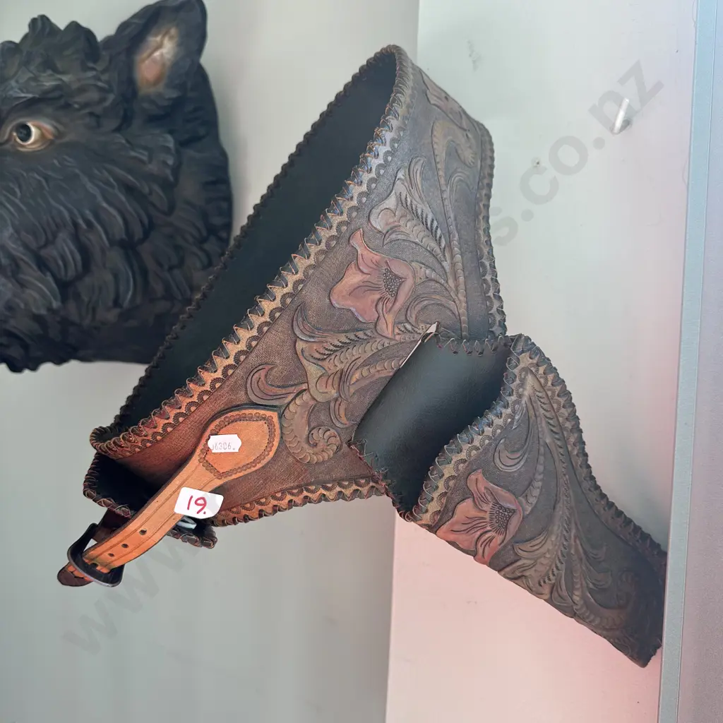 Leather worked gun slinger Image 1++