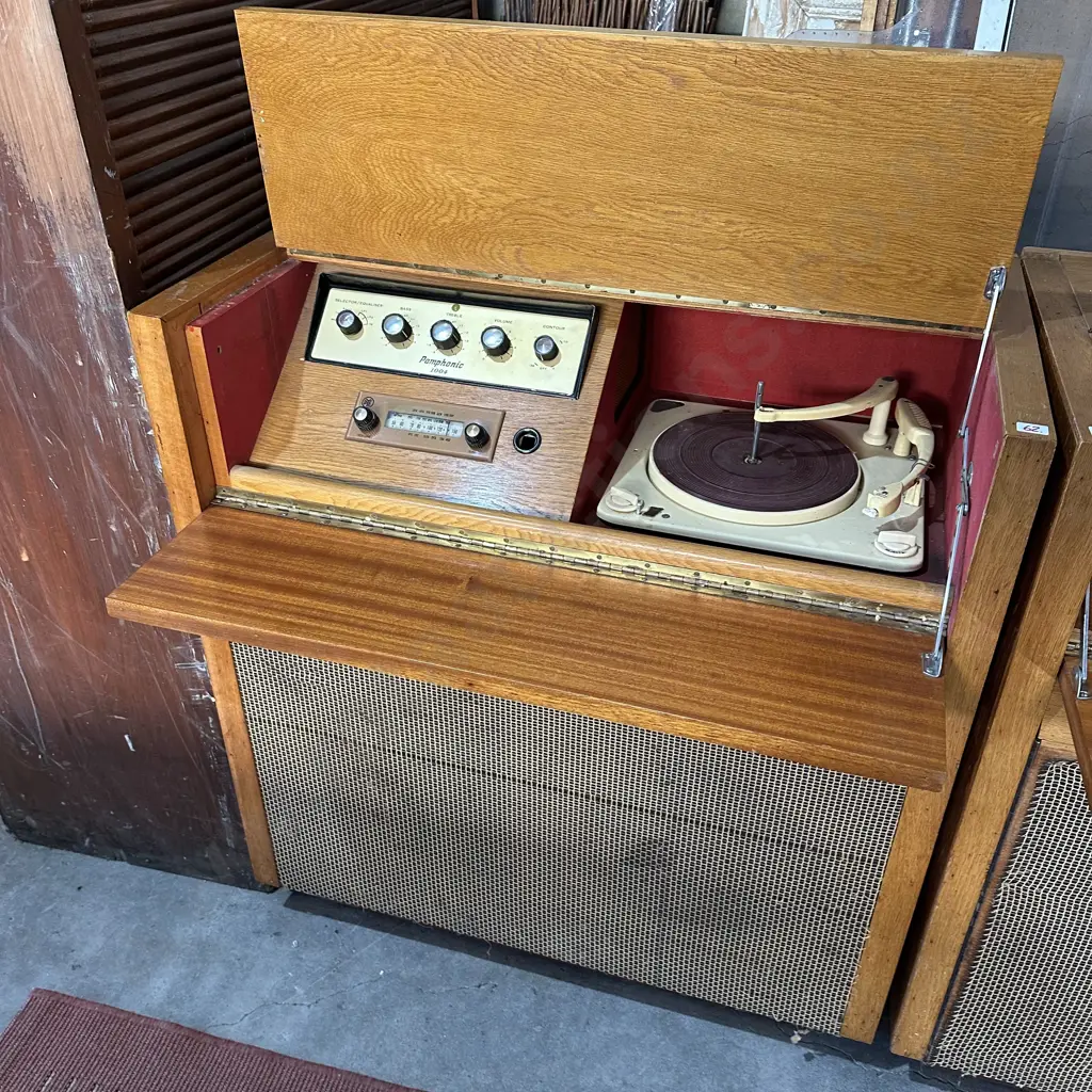 Pamphonic 1004 cabinet player Image 1++