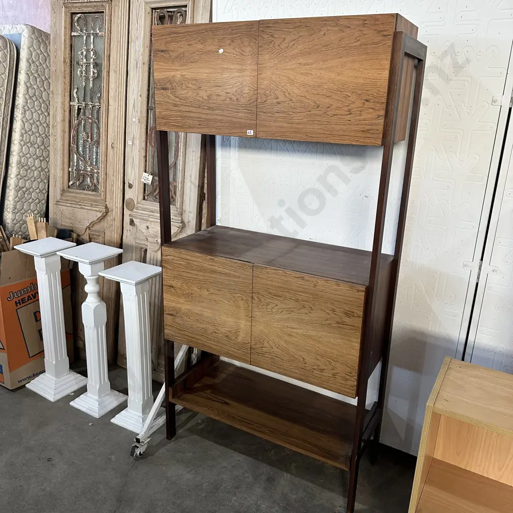 Mid-Century sideboard Image 1++