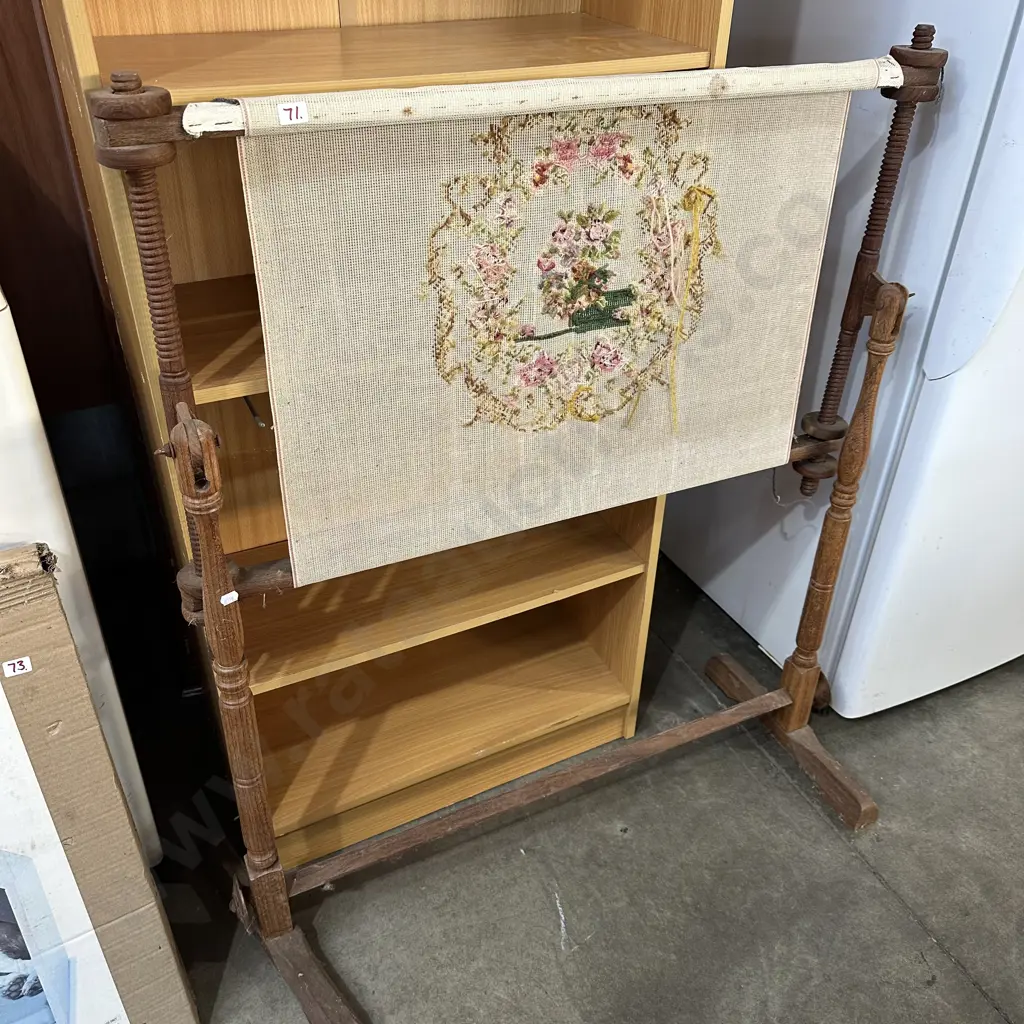 Tapestry stand Image 1++