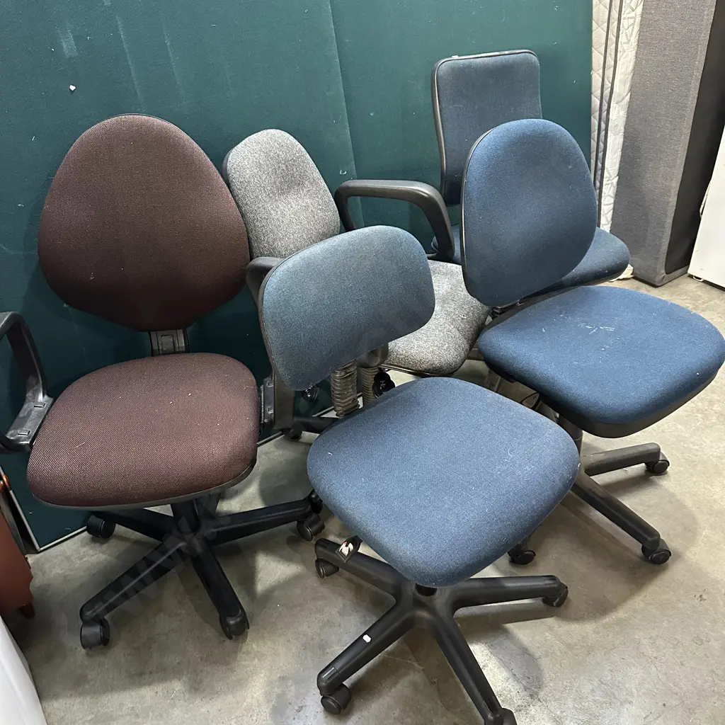 5 x office chairs Image 1++