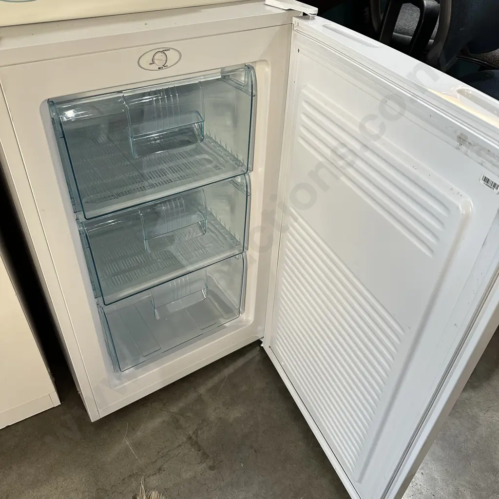 near new under bench freezer Image 1++