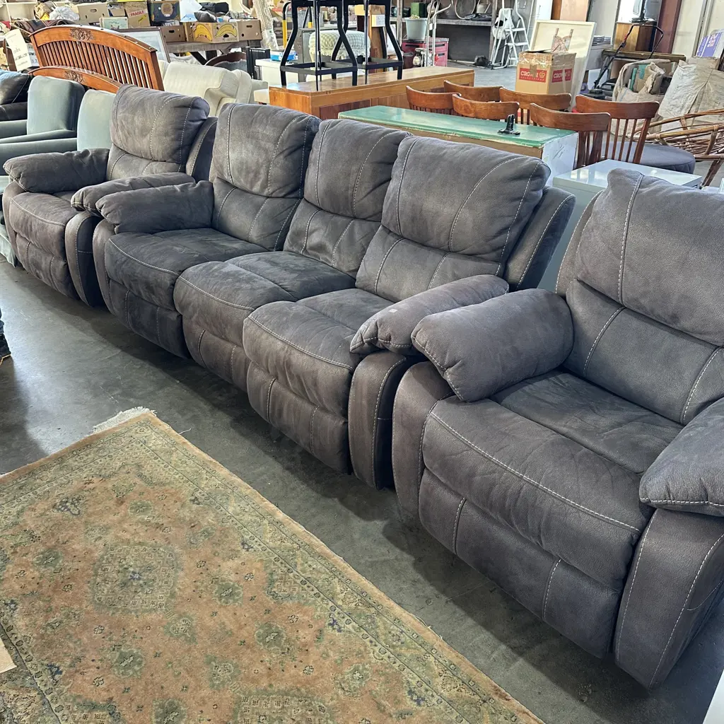Leather suade 3pc suite Image 1++