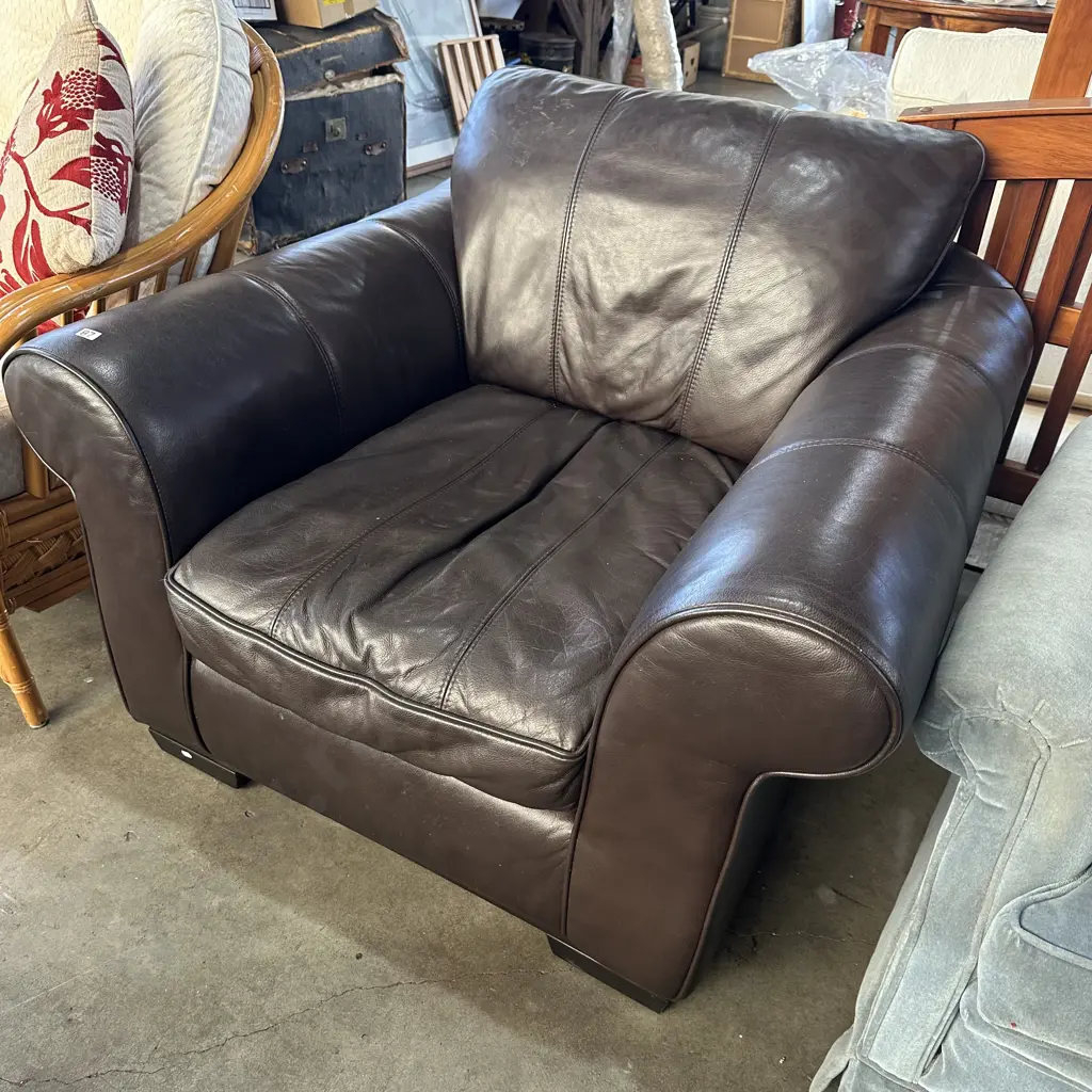 Leather lounge chair Image 1++