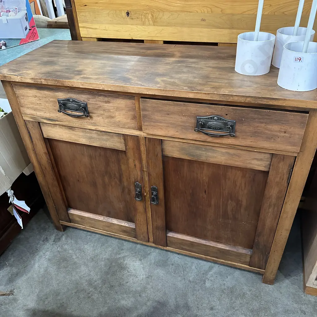 Colonial sideboard Image 1++