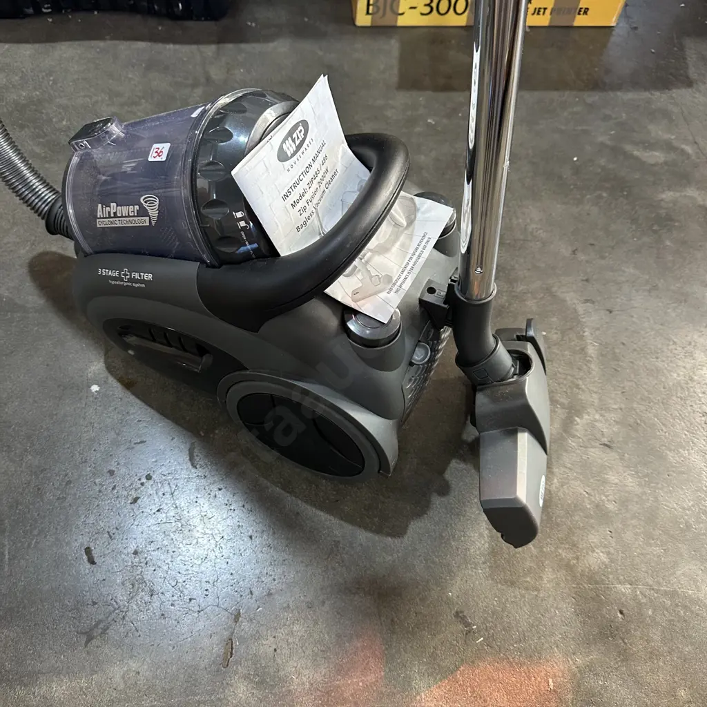 excellent condition Zip vac Image 1++