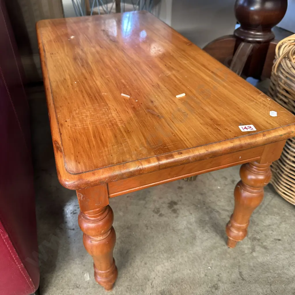 Rimu side table Image 1++
