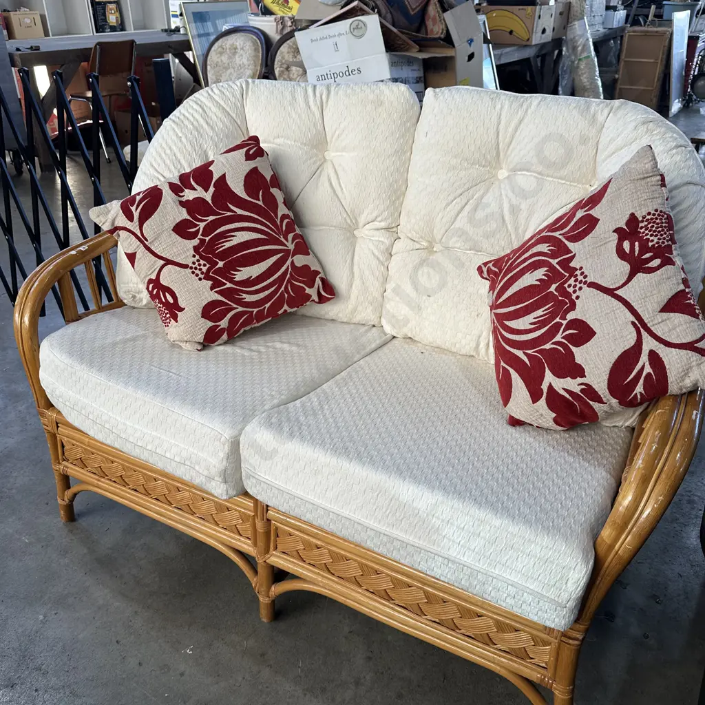 Cane patio sofa Image 1++