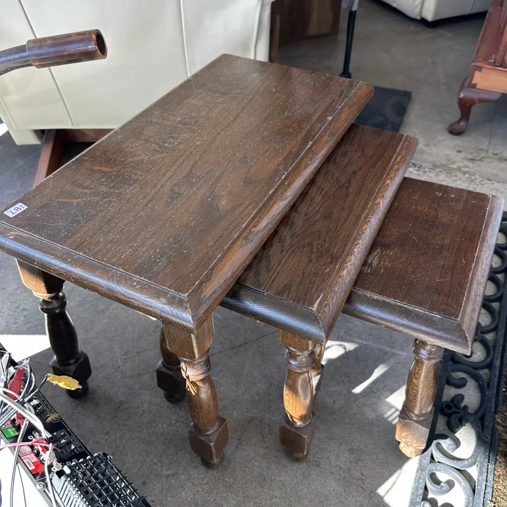 Oak nest tables Image 1++
