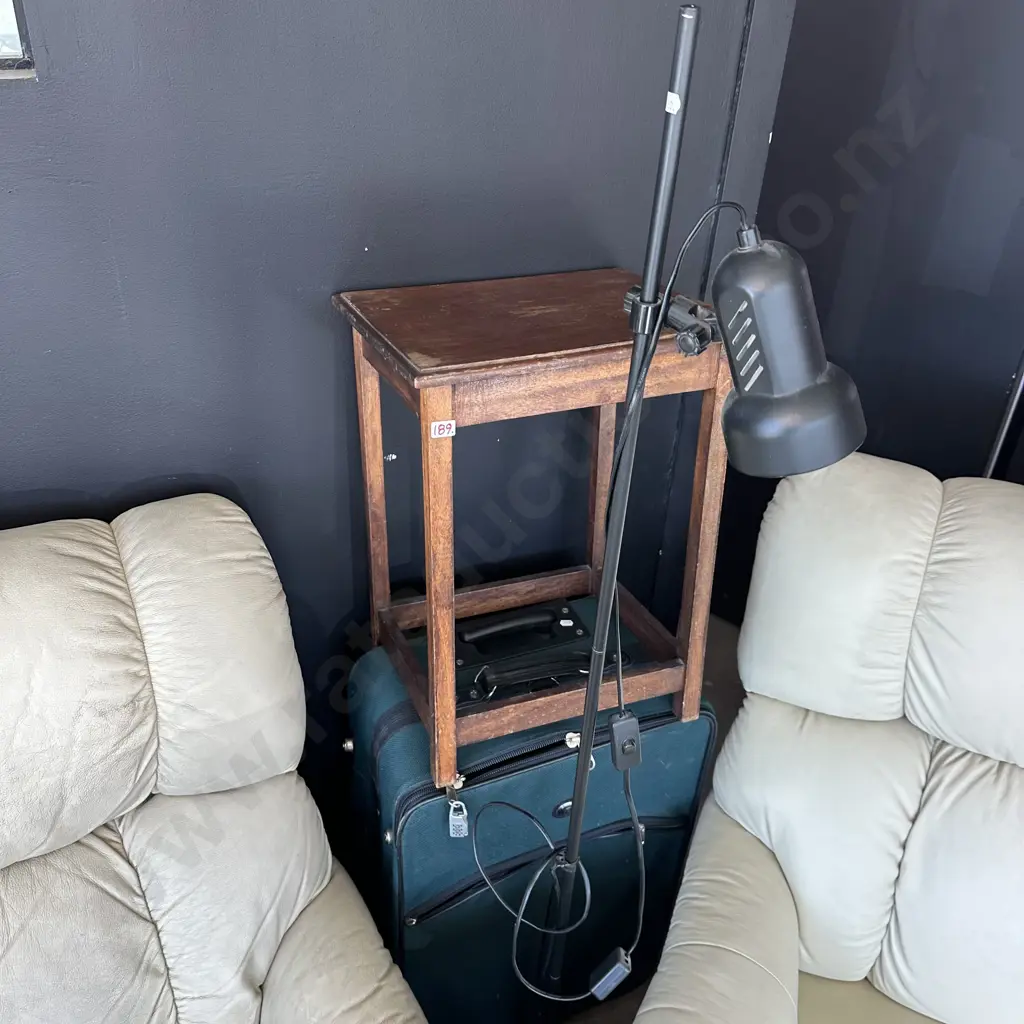 suitcase, lamp and sidetable Image 1++