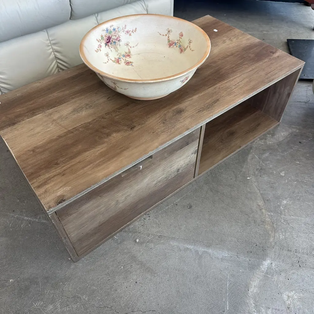 Bowl & coffee table (less the legs) Image 1++