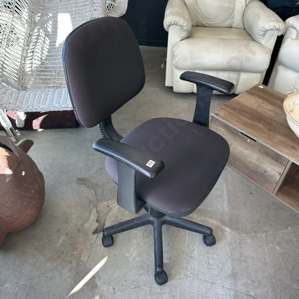 office chair Image 1++