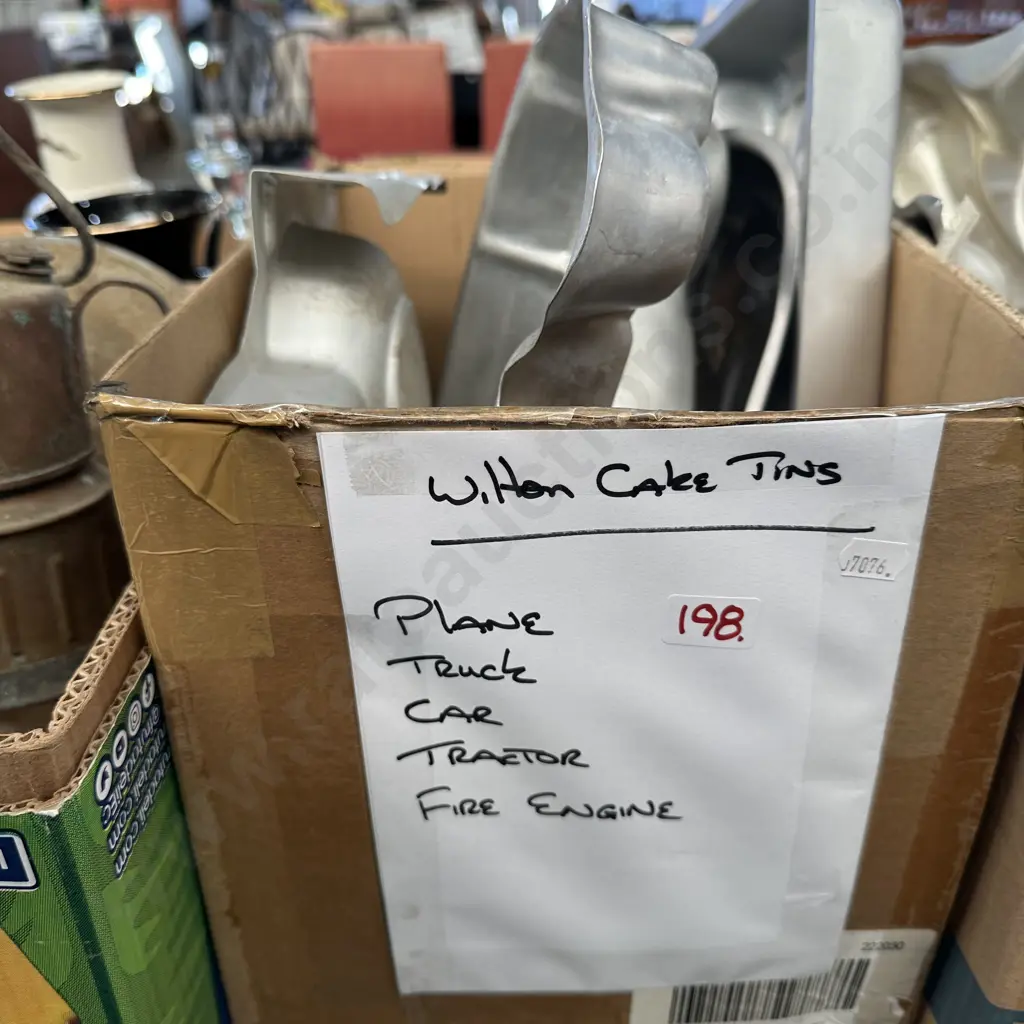 Wilton cake tins Image 1++