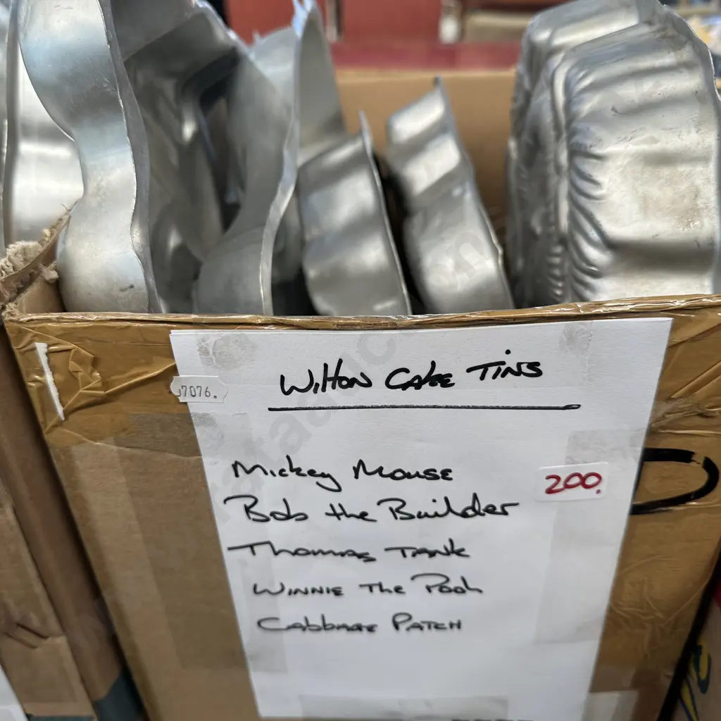 Wilton cake tins Image 1++