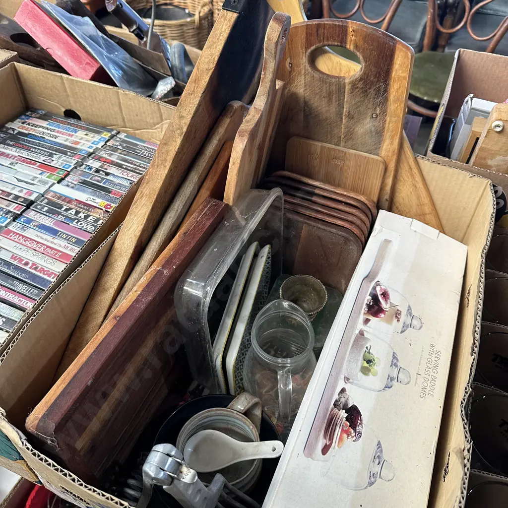 Box serving paddles etc Image 1++