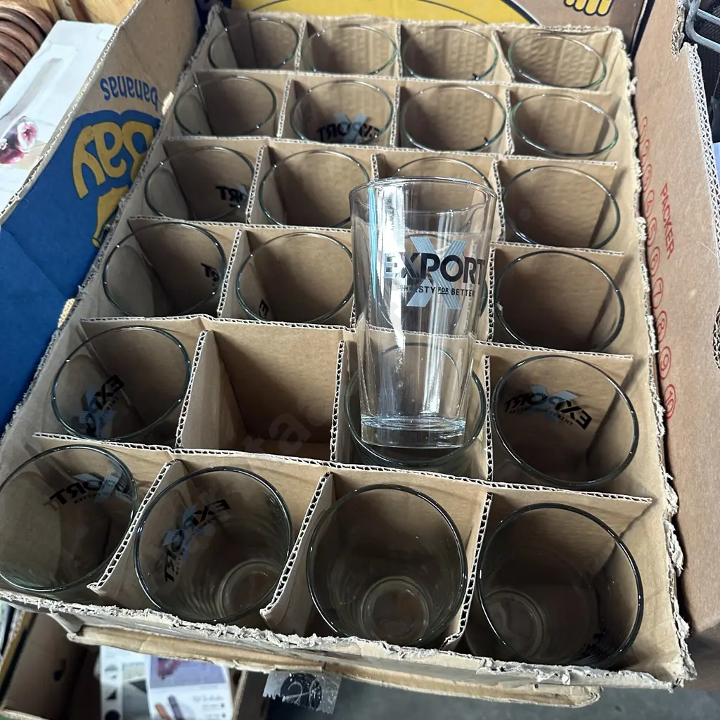 Two dozen eXport beer glasses Image 1++