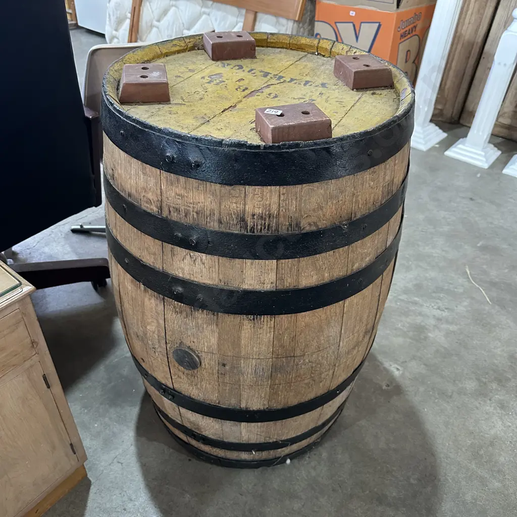 Oak wine barrel Image 1++
